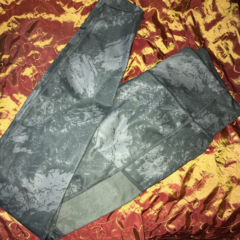2 pairs of leggings